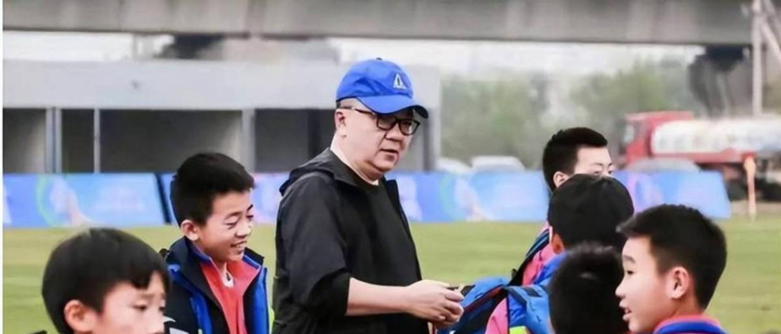 不到两年前,他被国王裁掉,如今他却带领尼克斯拿到了总冠军?