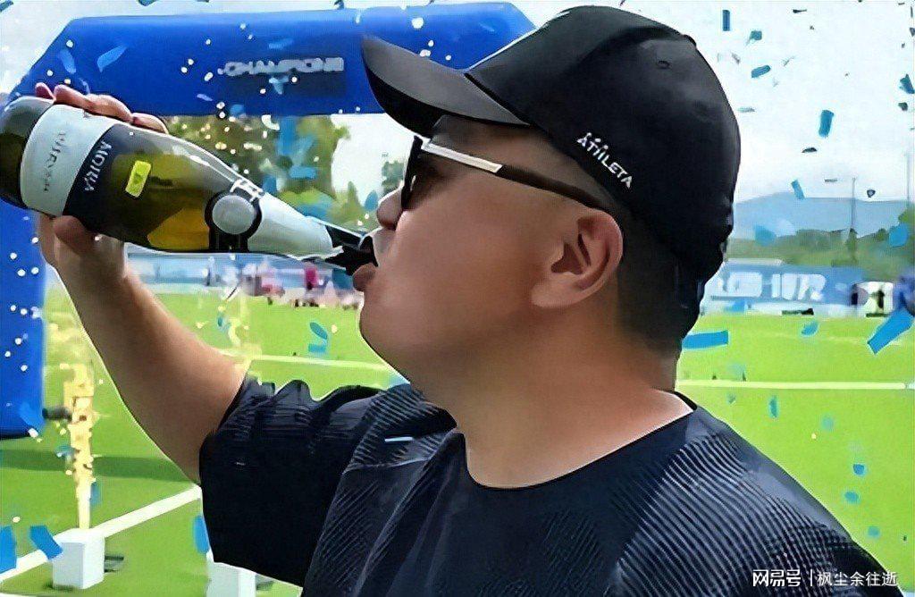 曼晚：加斯科因当年为钱拒曼联选热刺结果后悔终身，M费要注意了