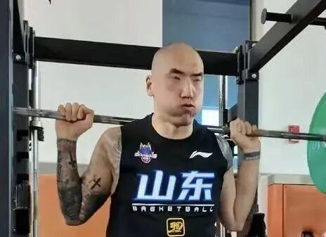 FMVP从未申请交易，却被送走！尴尬！刚喷完恩比德，就成队友！