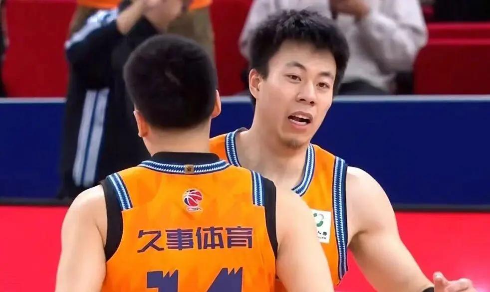 尼克斯夺冠！布伦森45+3大功臣，文班19+14创纪录，福克斯成罪人