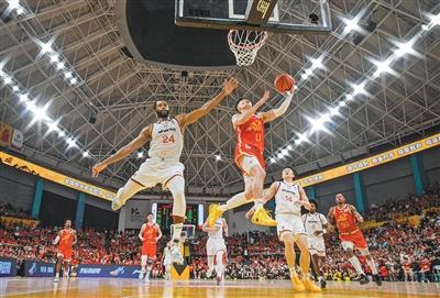 福克斯谈外界批评：人们又没有我的电话号码 这无关紧要