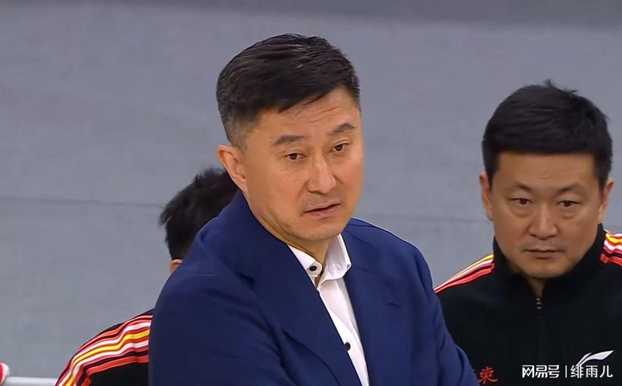 布伦森独扛45分！尼克斯时隔53年再捧NBA总冠军奖杯