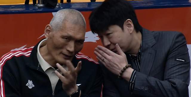 NBA官方晒总冠军定妆照：尼克斯17人出镜 索汉和杰米森没拍上？