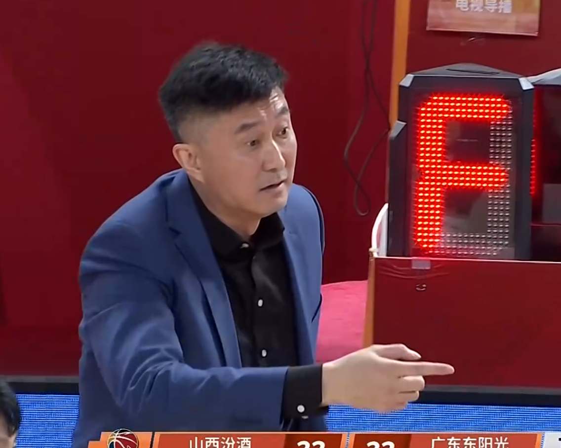 NBA头牌詹姆斯的"被低估"困局：5.8亿赚了23赛季，他还在被压价？