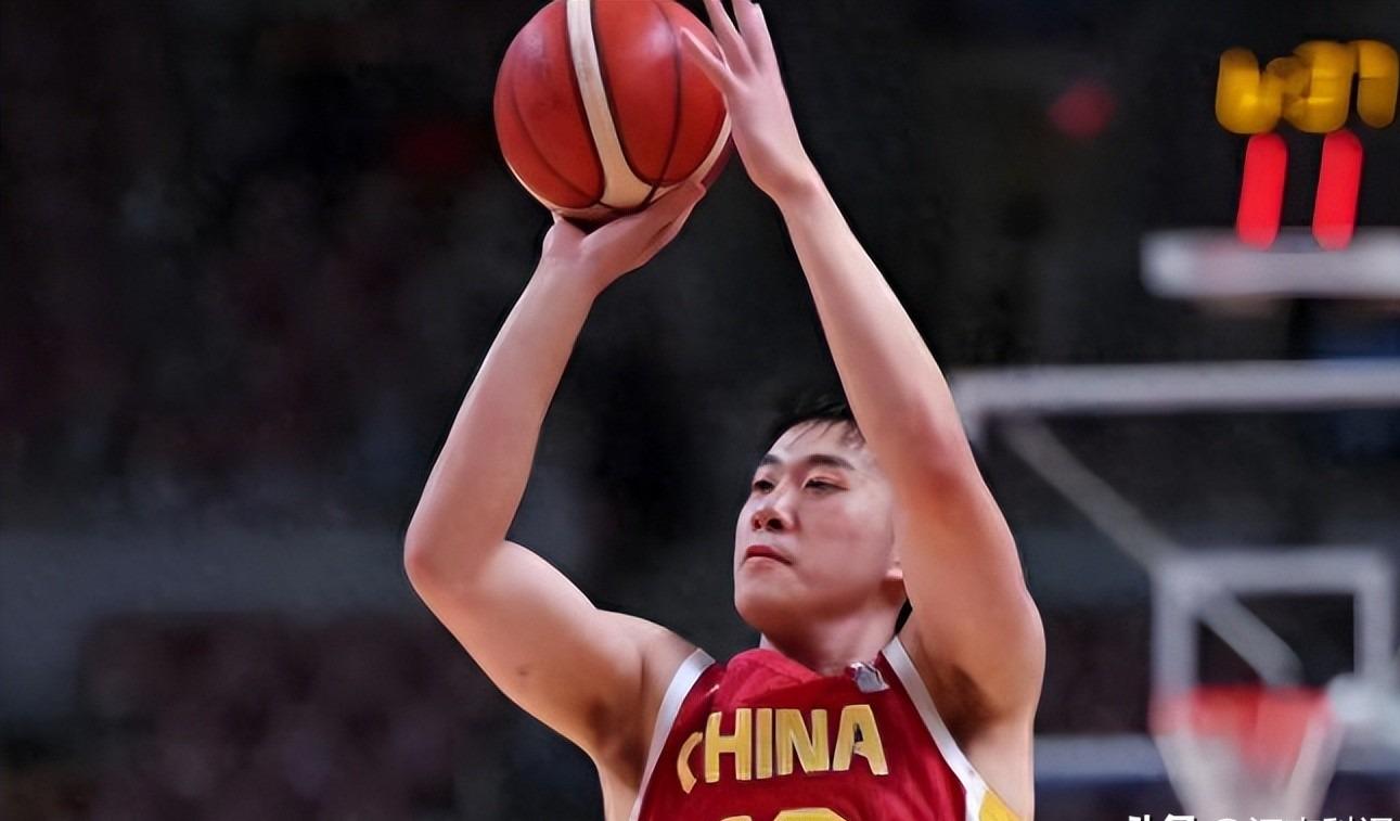 NBA球员齐聚青训营:朗多传授球商,欧文膝伤后首秀状态良好