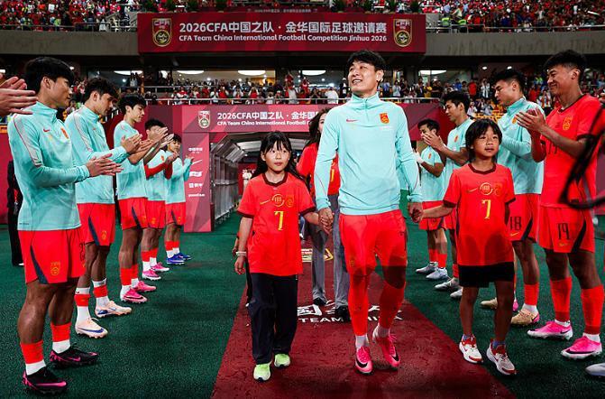 狂热队9.5分让分客场挑战太阳：克拉克背伤出战成疑