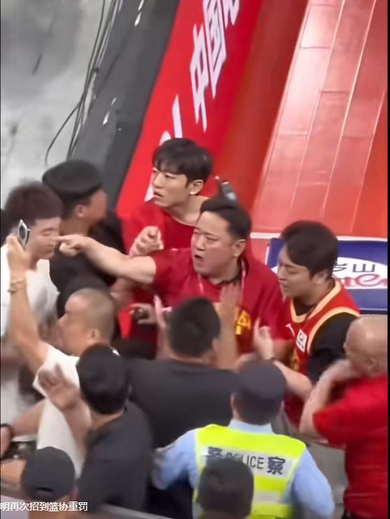 美媒:马刺有意交易杰伦·布朗