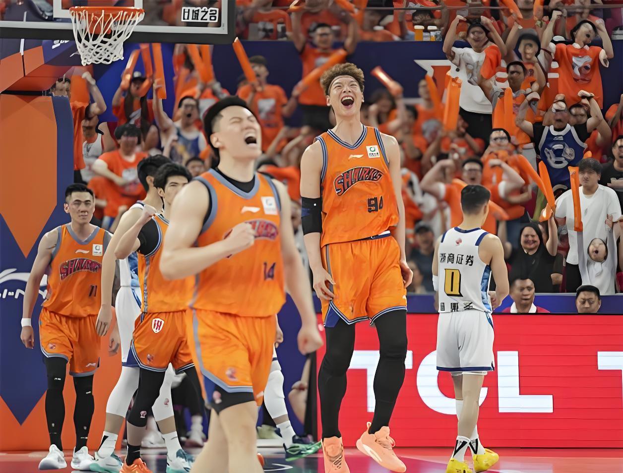 牛逼!拿到了!尼克斯总冠军!27投砸出45分!文班亚马垫脚布伦森...