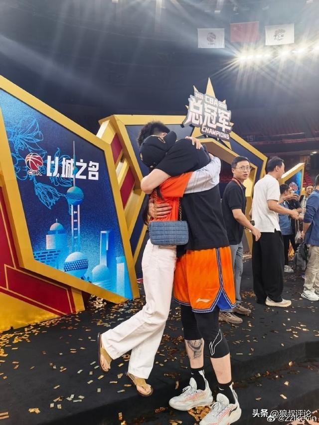 斯普利特离任!都什么时候了,中国球迷怎么还在怪杨瀚森教练?