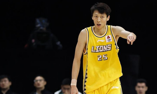 布伦森独扛45分!尼克斯时隔53年再捧NBA总冠军奖杯