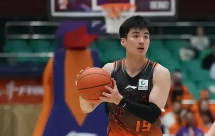 科内特突发疾病出战成疑 文班亚马独撑内线面临超负荷