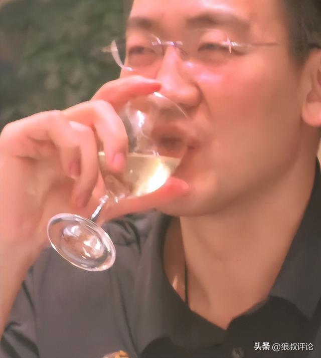 总冠军奖杯就位 尼克斯G5冲冠