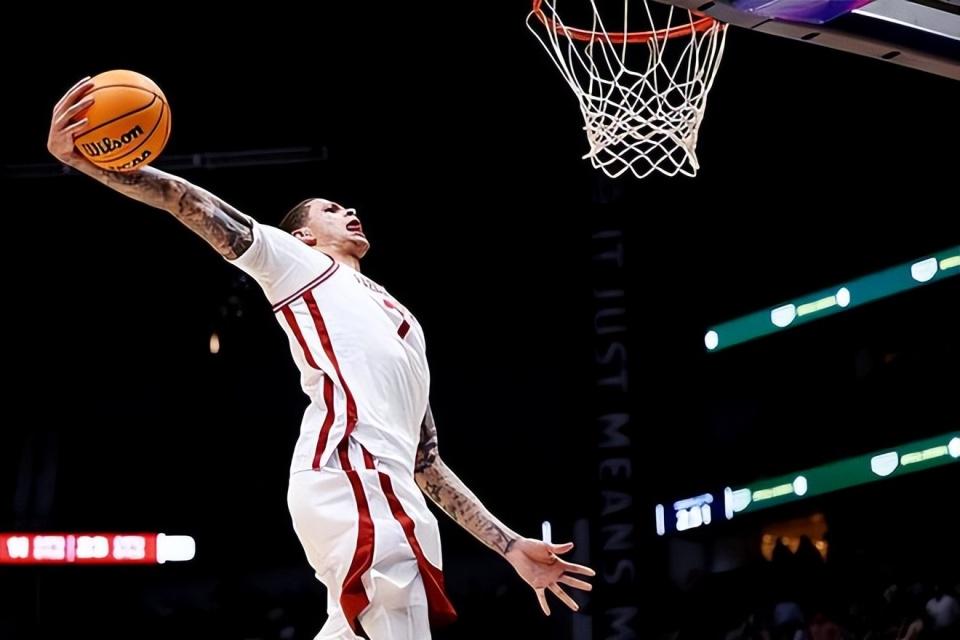 NBA总决赛G5首发出炉:双方均不变阵 马刺固执仍用福克斯首发