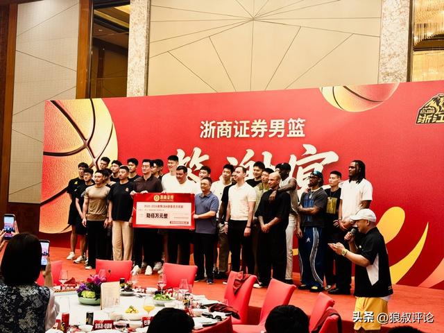 马刺新星不满球队角色？新秀赛季收官后队友揭开实情