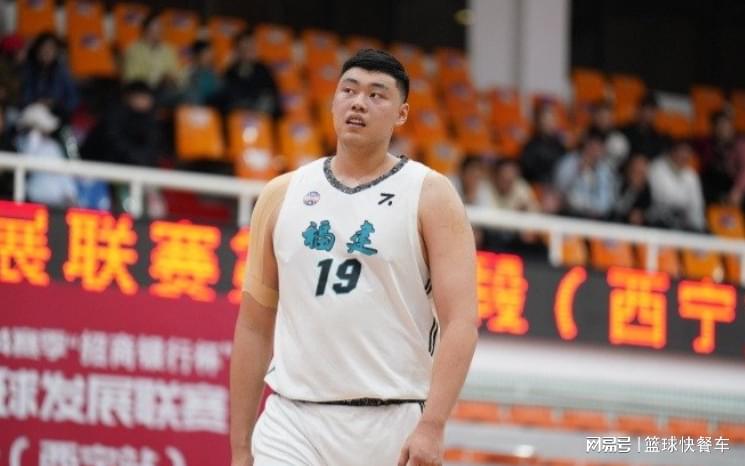 亚历山大遭淘汰后提前开启休赛期训练