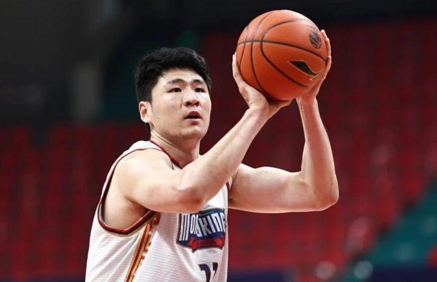 湖人试训冈萨加大六中锋，如果他落选，他就是双向合同的理想人选