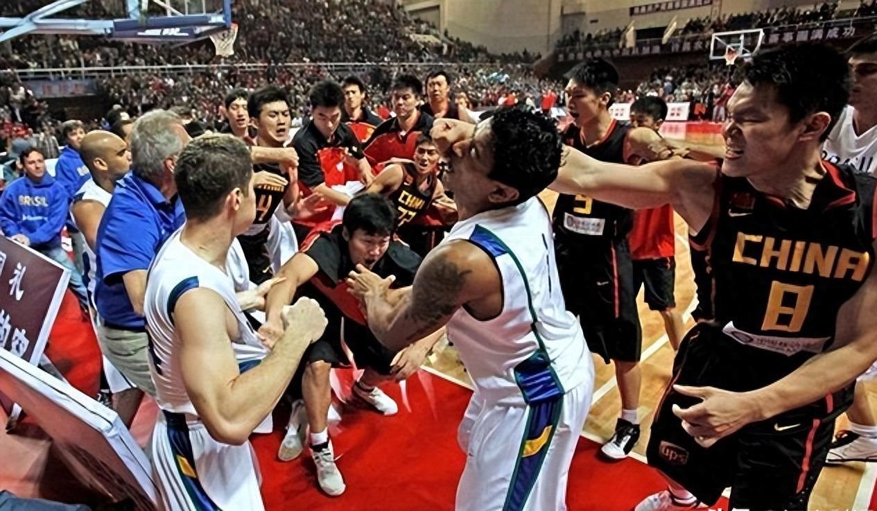 罗马诺:曼联2月就和安德雷桑托斯经纪人沟通,维韦尔了解他