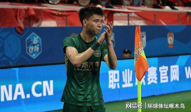 队报：巴黎18岁后卫迪安达加预计将会加盟曼城