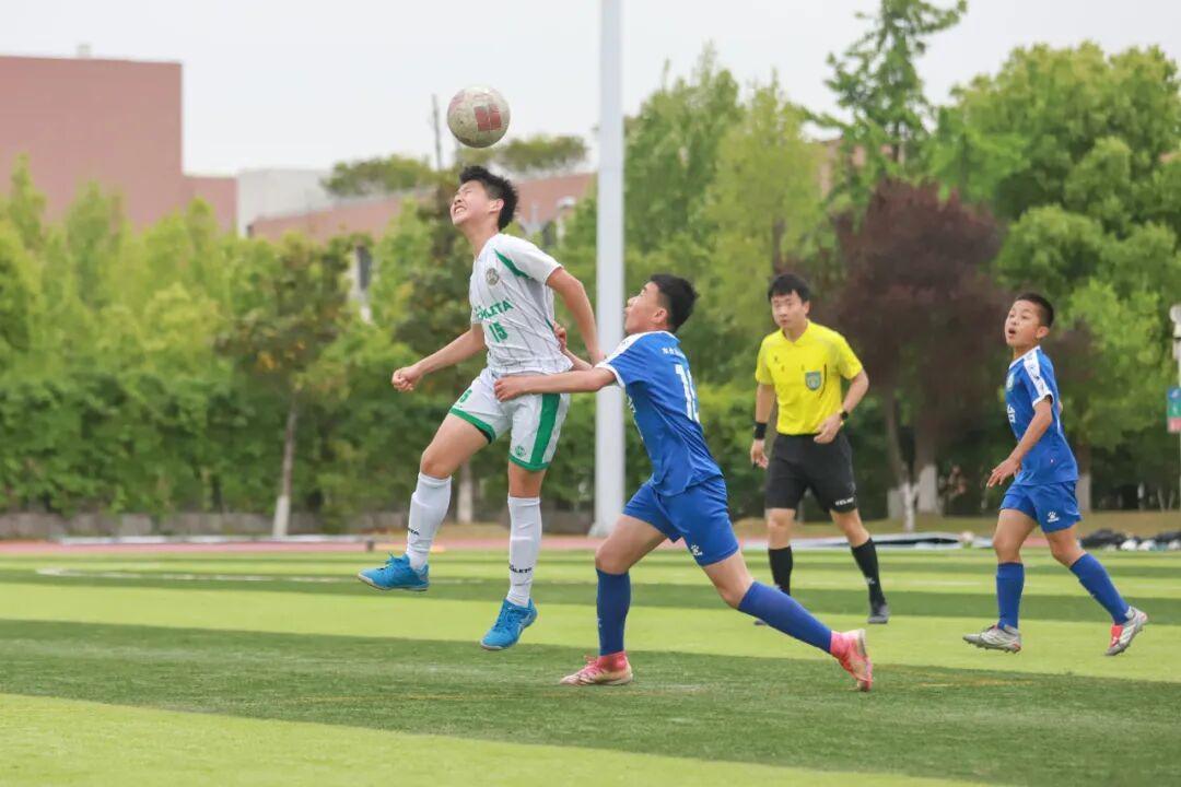 法国队致敬青训，球员和德尚穿各自生涯首家俱乐部球衣合影
