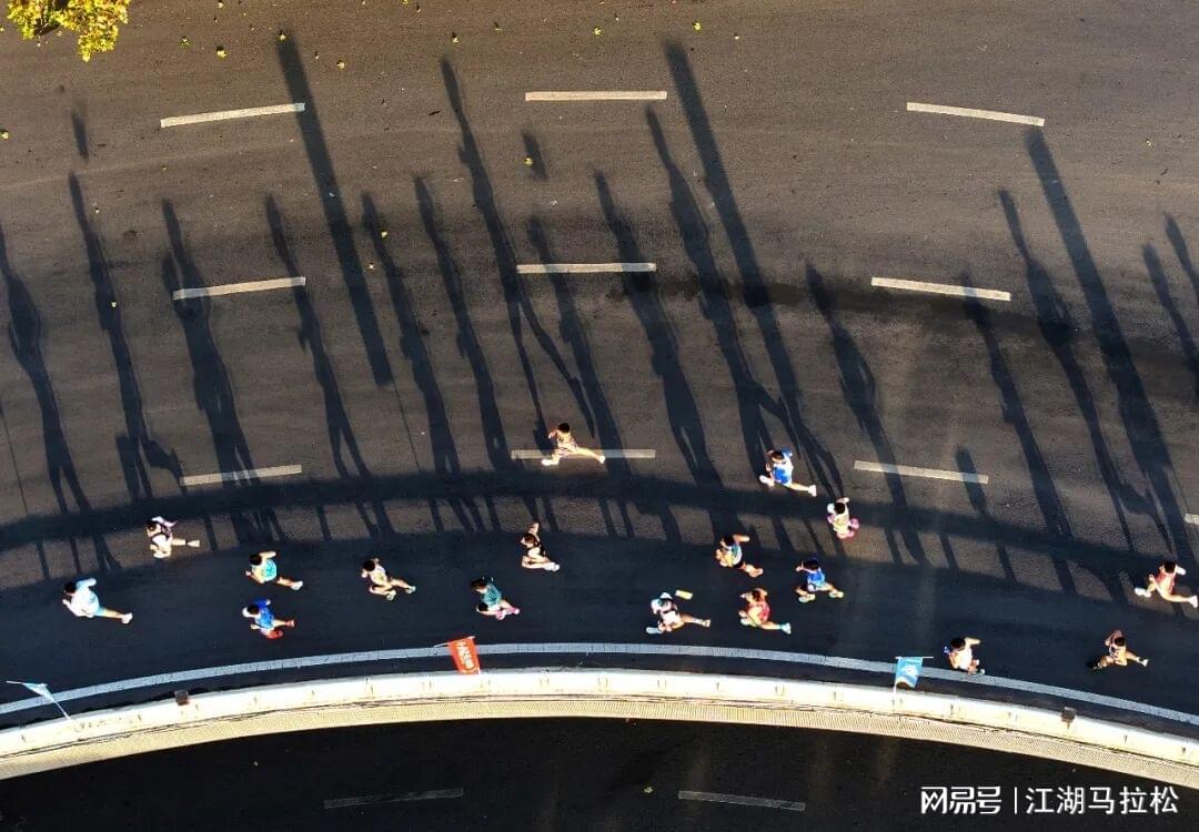 哈利希望与利拉德和好!模仿对方庆祝动作损害关系:我当时太年轻